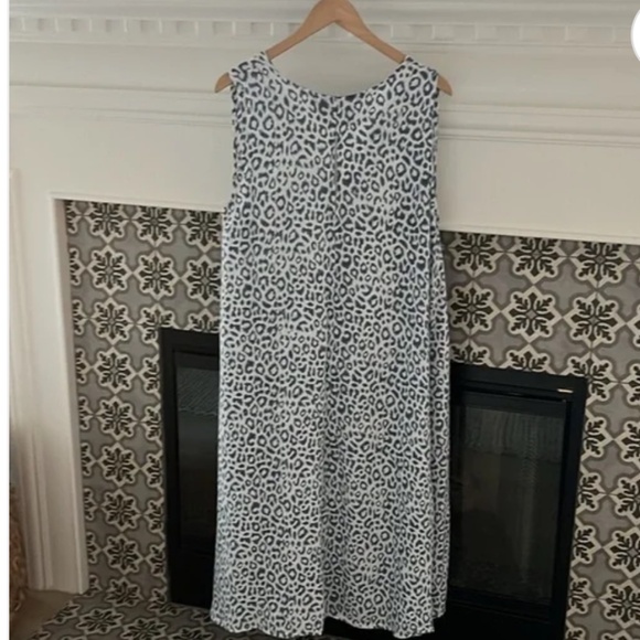 Emerson Fry India Collection SLEEVELESS CAFTAN - CHARCOAL LEOPARD
Size M/L - Picture 4 of 11